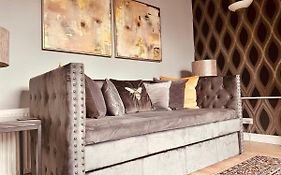 City Center Apartment In Edinburgh